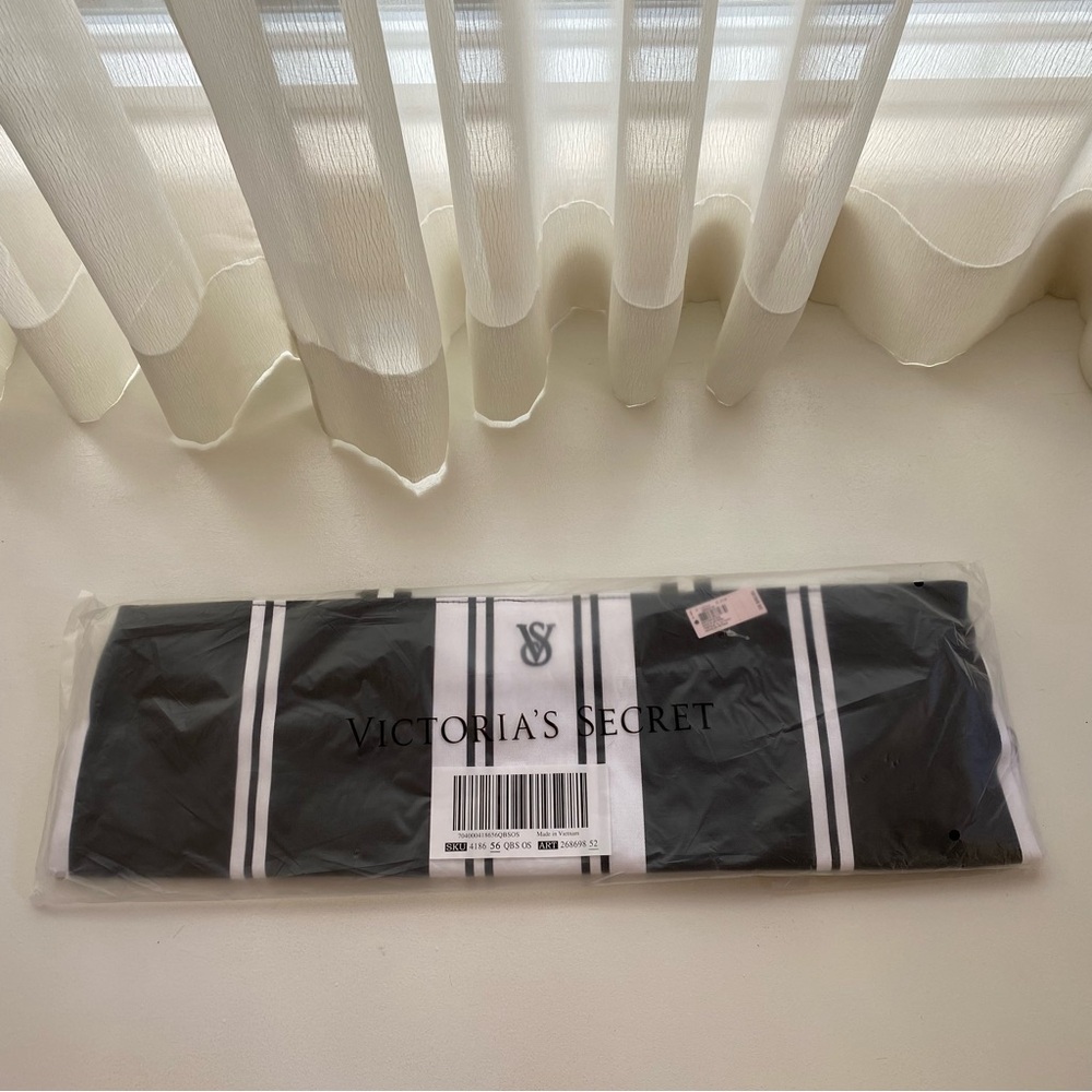 NWT Victoria’s Secret VS Striped Tote - Picture 8 of 10
